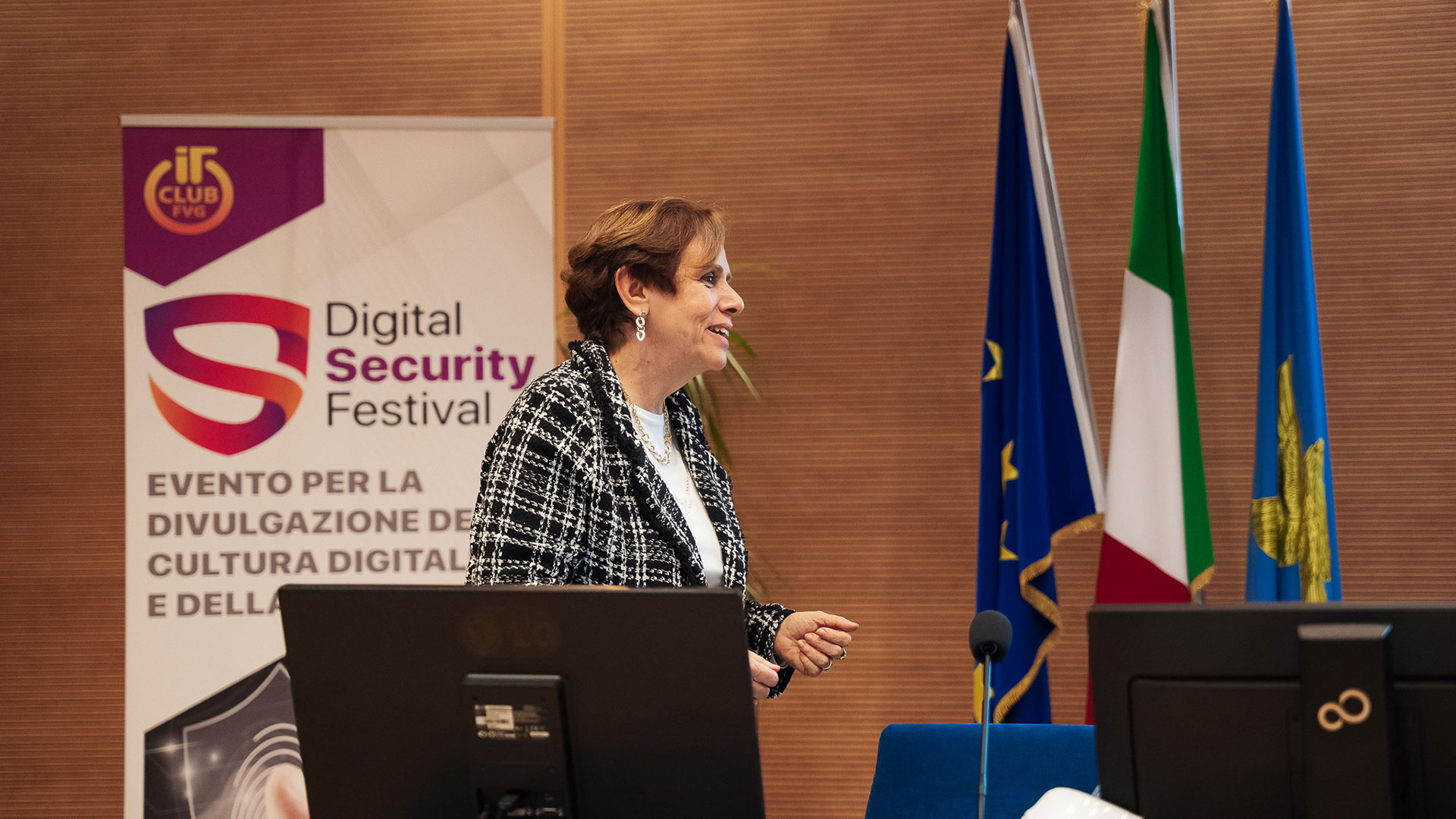 Anna Vaccarelli durante un intervento al Digital Security Festival